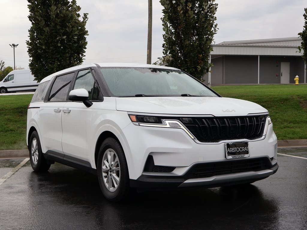 2022 Kia Carnival LXS photo 3