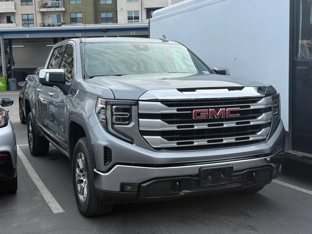 Used 2025 Sterling Metallic GMC SLT image 13
