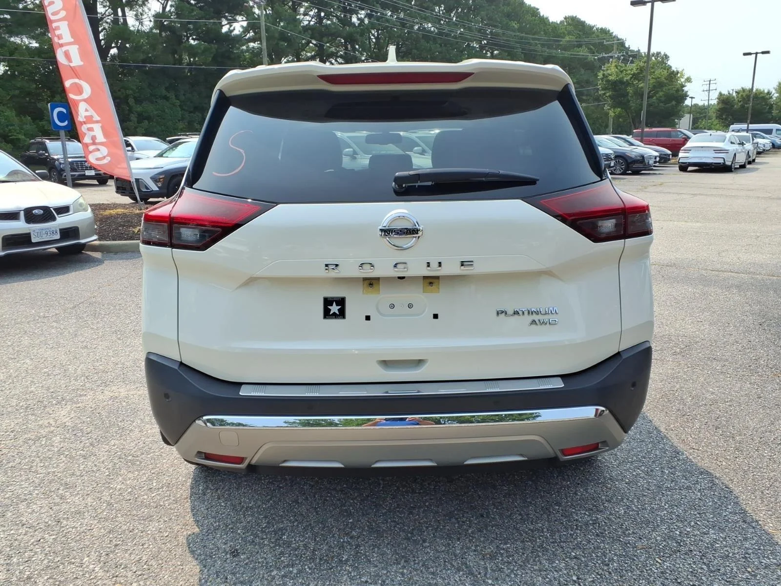 Used 2021 Pearl White Tricoat Nissan Platinum image 7