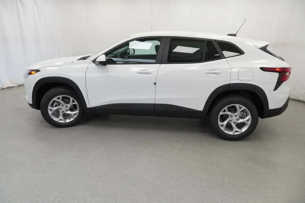 New 2026 Summit White Chevrolet LS image 37