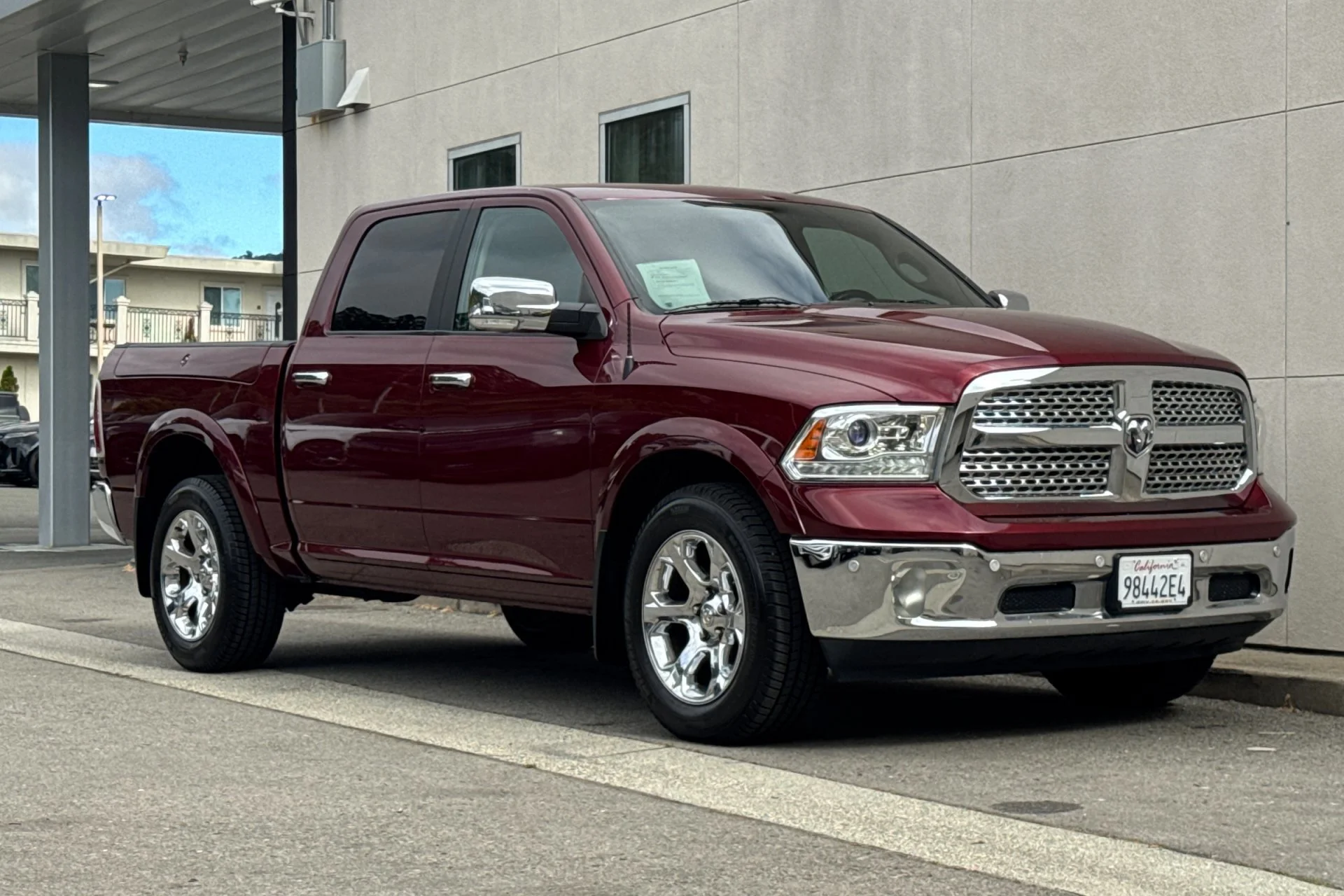 Used 2018 Delmonico Red Pearlcoat Ram Laramie image 9