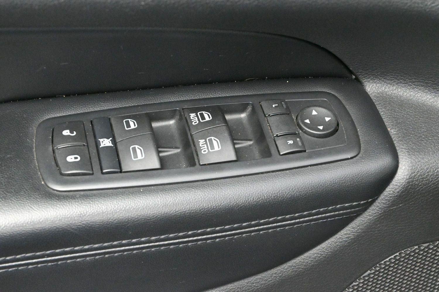 Used 2016 Granite Crystal Metallic Clearcoat Jeep Laredo image 11
