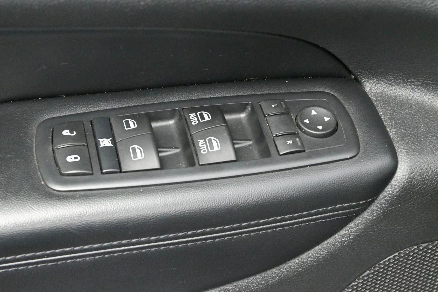 Used 2016  Jeep  image 11