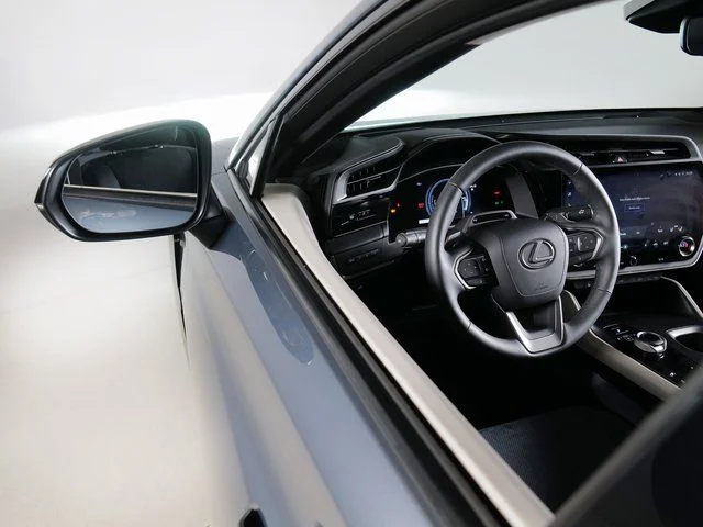 Used 2023  Lexus 450e Luxury image 24
