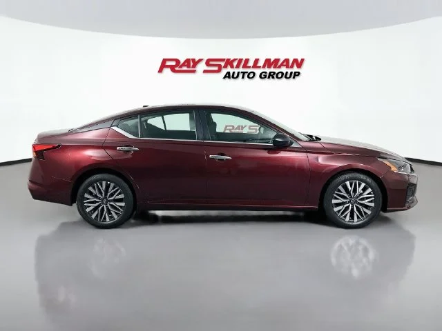 Used 2025 Red Nissan 2.5 SV image 8