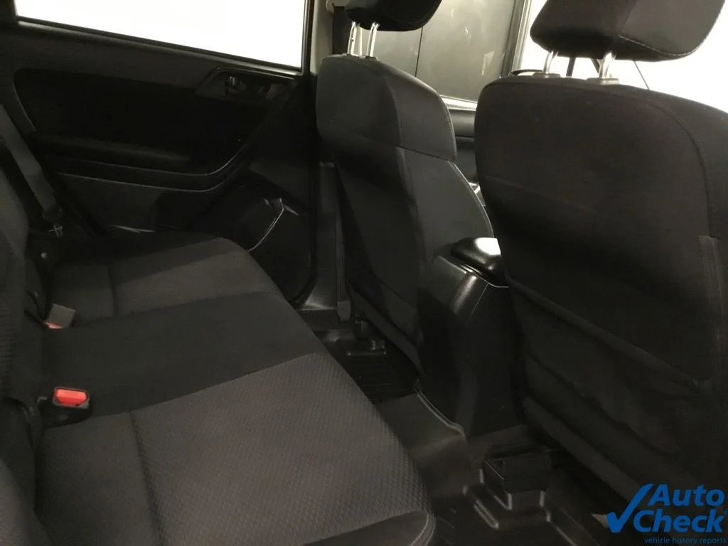 Used 2016 Silver Subaru 2.5i Premium image 32