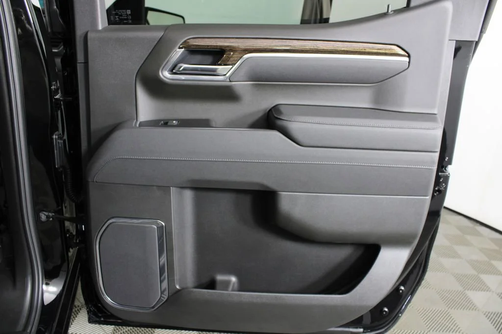 New 2026 Onyx Black GMC Elevation image 9