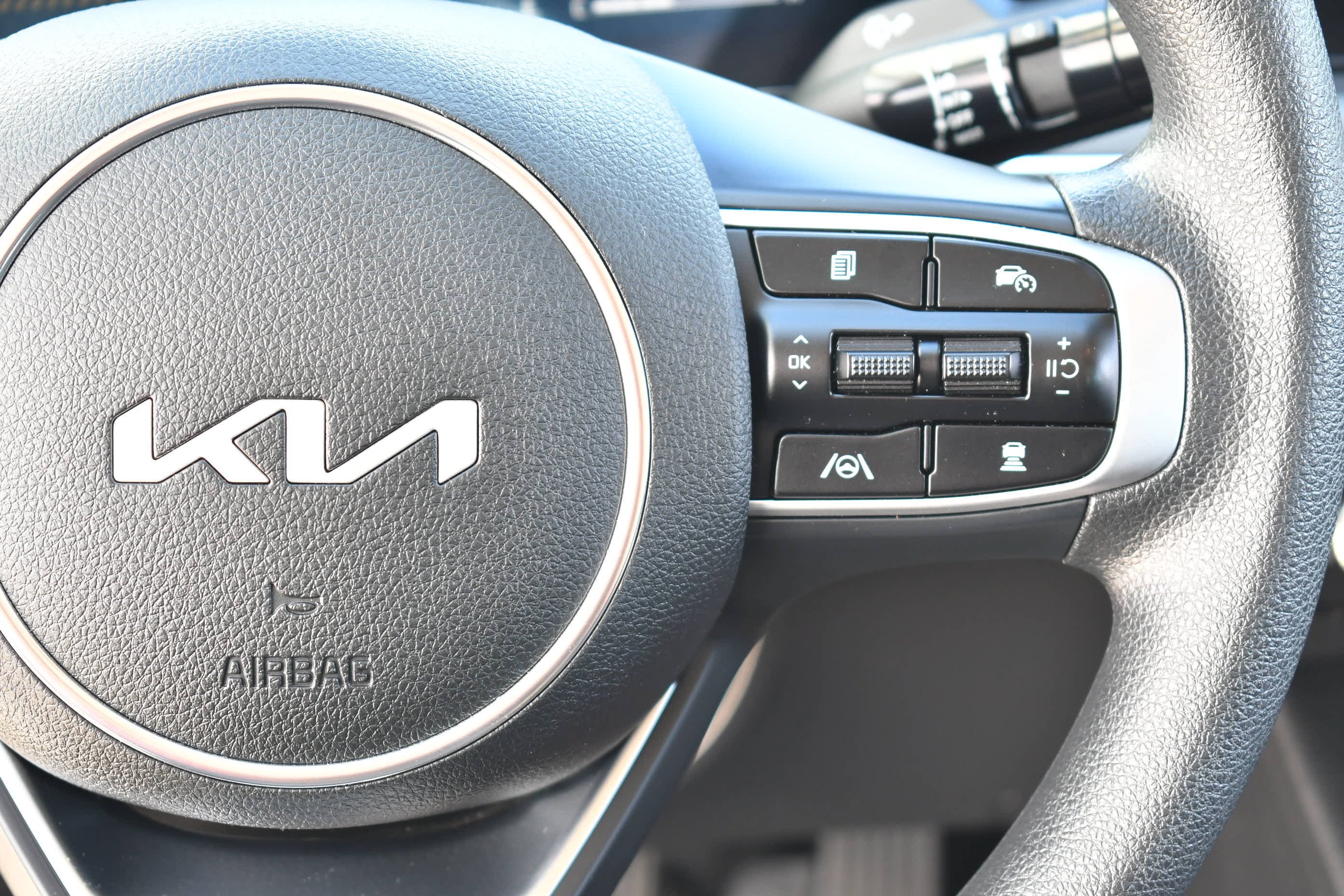 2025 Kia K5 LXS - Photo 20