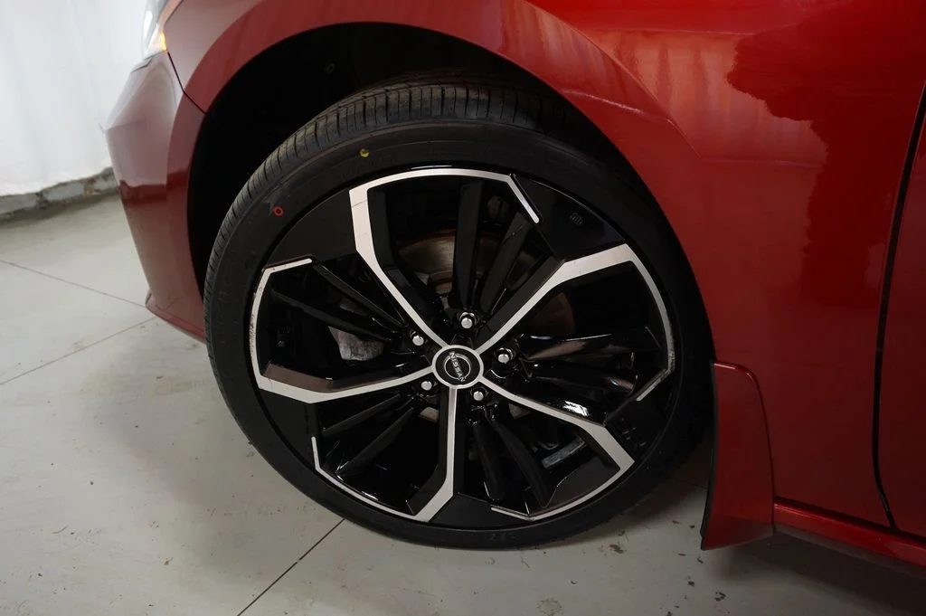 Used 2023 Red Nissan 2.5 SR image 40