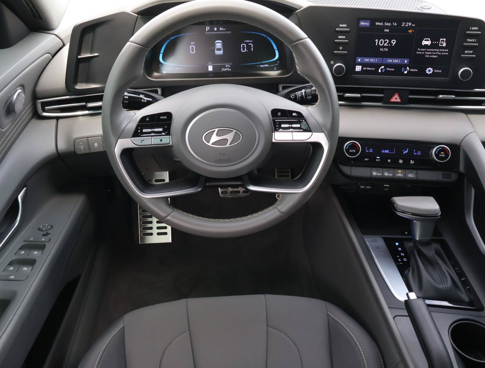 Used 2025 Serenity White Hyundai SEL Sport image 8