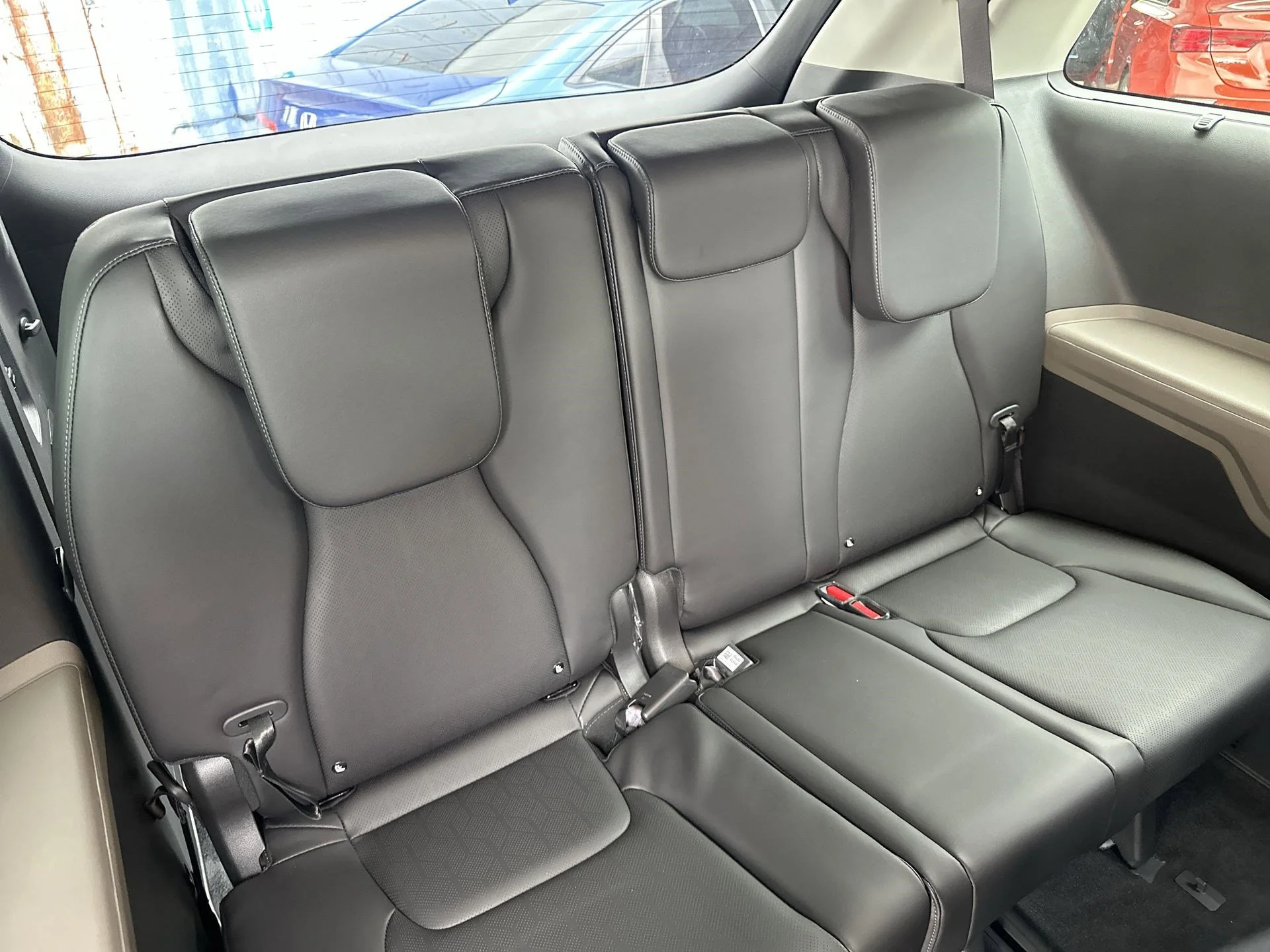 New 2026 Ceramic Silver Kia EX image 24