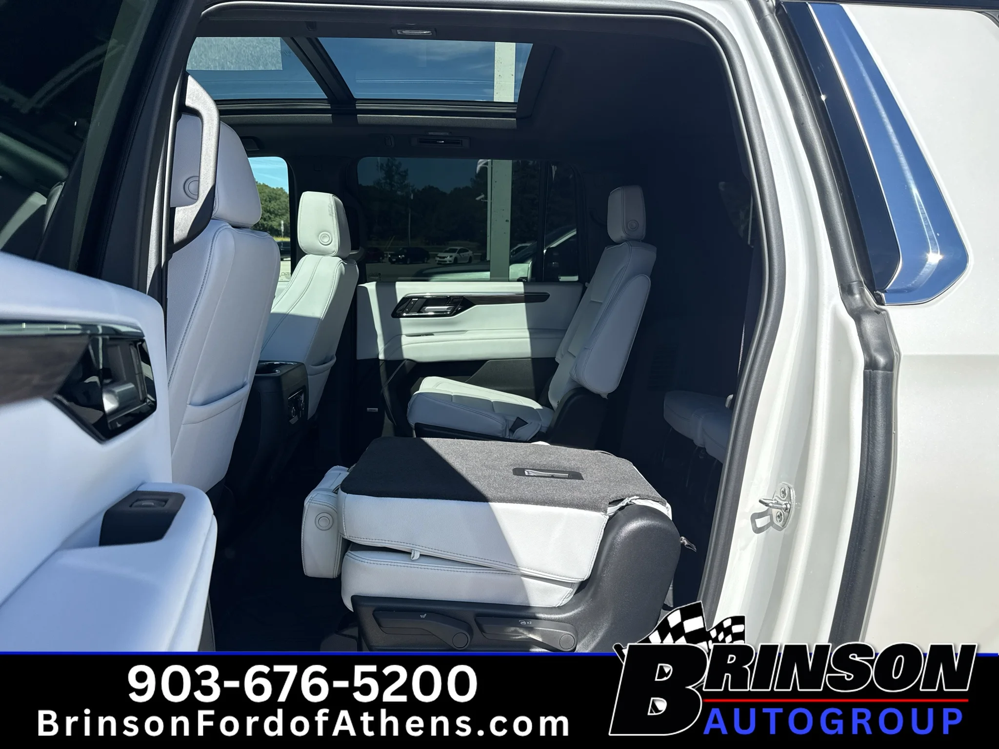 Used 2025 Iridescent Pearl Tricoat Chevrolet Premier image 13
