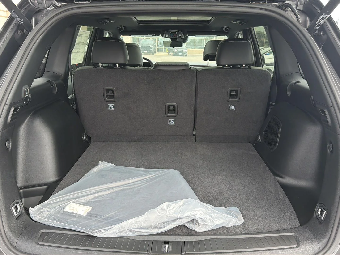 New 2026 Baltic Gray Metallic Clear-Coat Exterior Paint Jeep Limited image 22