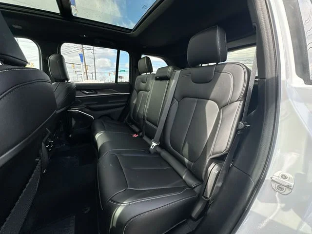 New 2026 Bright White Clear-Coat Exterior Paint Jeep Limited image 25
