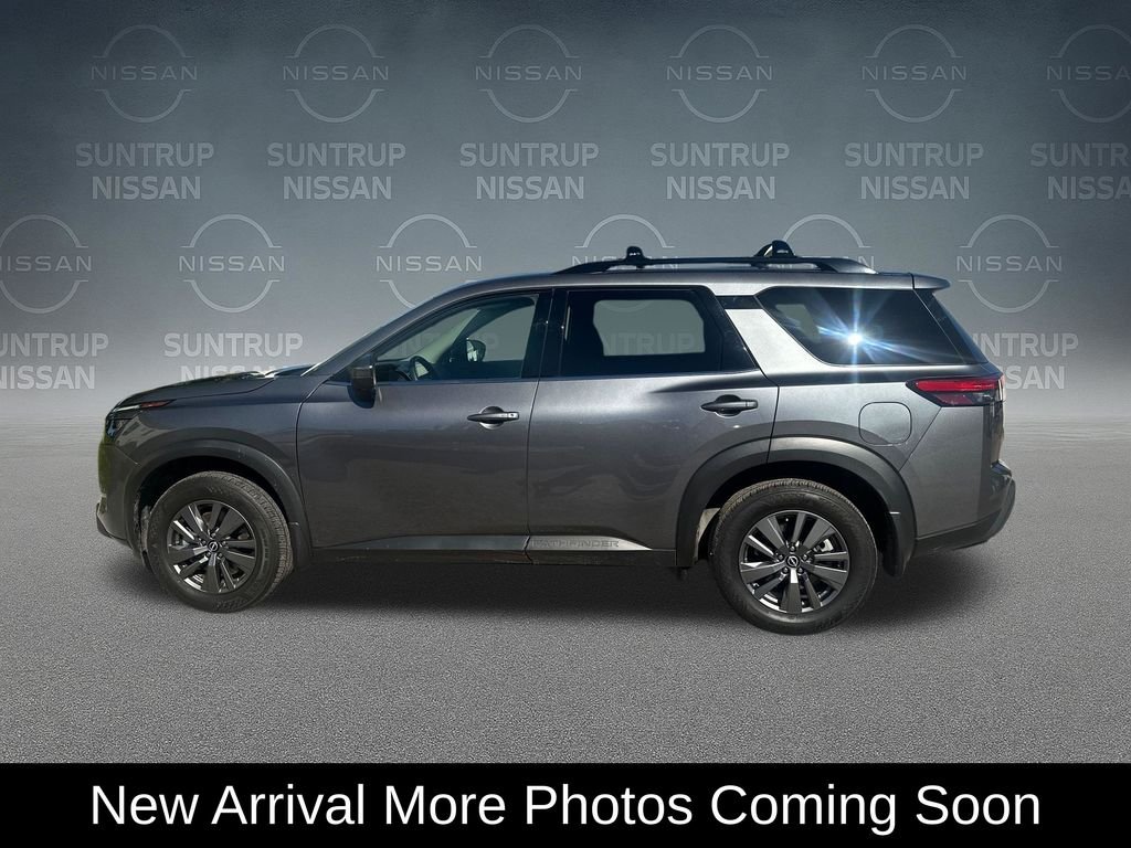 Used 2025 Gray Nissan SV image 3