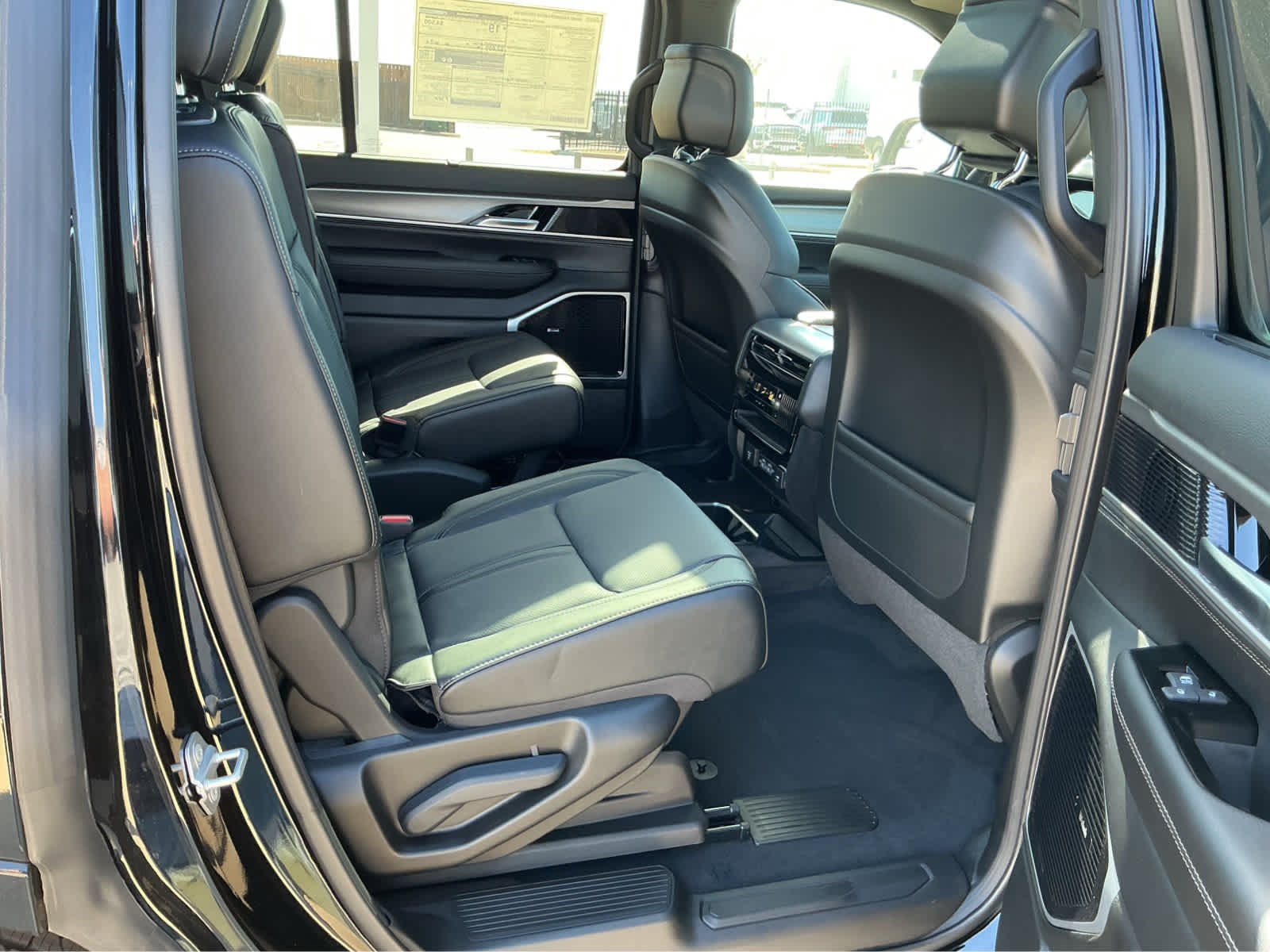 New 2026 High Gloss Black Exterior Paint Jeep Limited Reserve image 21