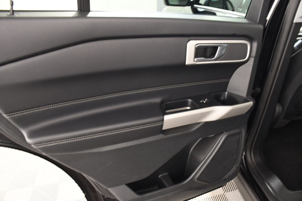 Used 2020 Agate Black Metallic Ford XLT image 25