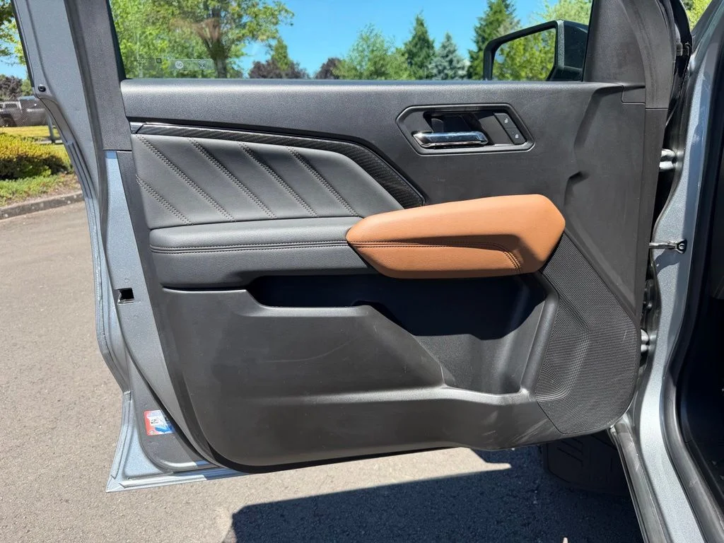 Used 2024 Sterling Metallic GMC AT4 image 12