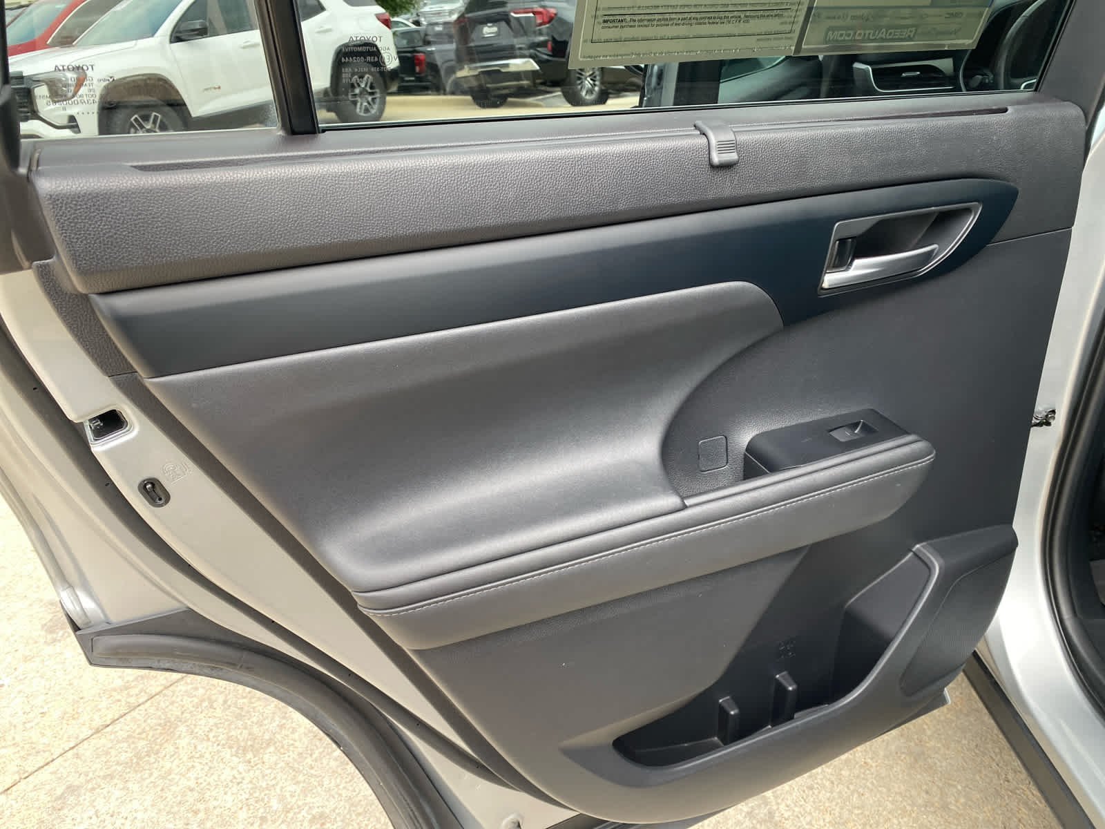 Used 2020  Toyota Hybrid XLE image 19