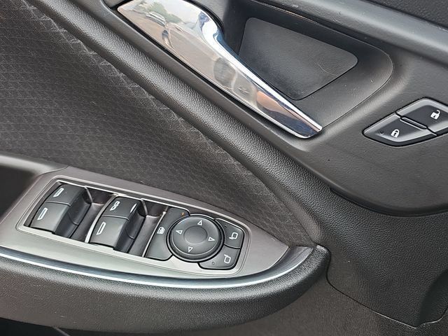 Used 2017 SILVER ICE METALLIC Chevrolet LT image 25