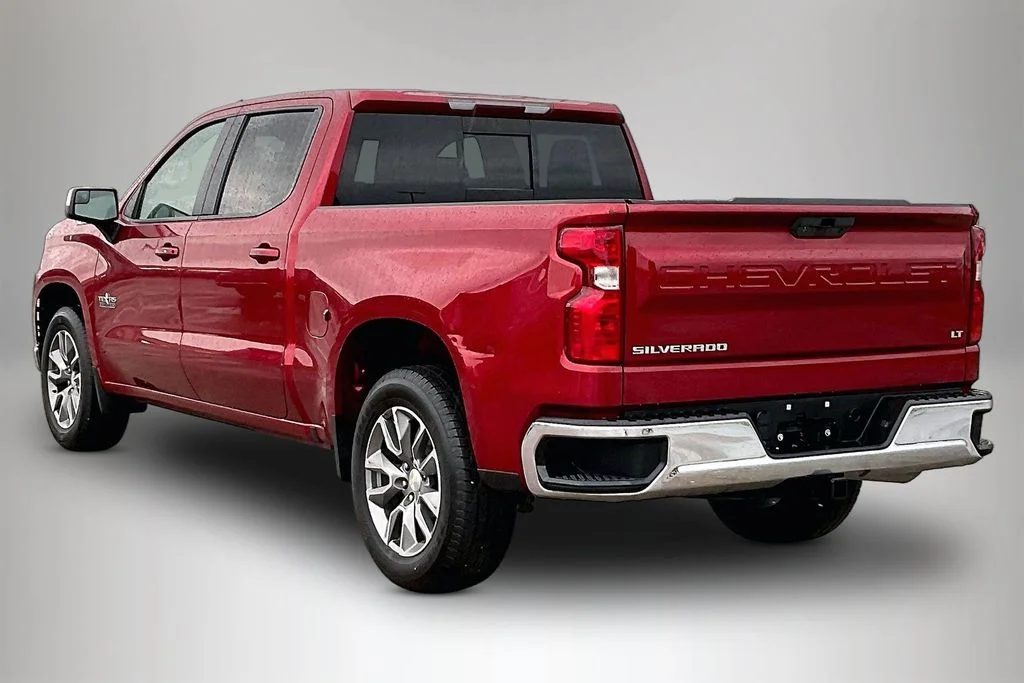 Used 2021 Red Chevrolet LT image 4