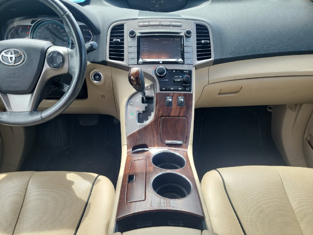 Used 2015 Red Toyota XLE image 15