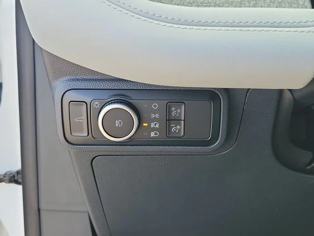 New 2026 Star White Metallic Tri-Coat Ford Platinum™ image 21