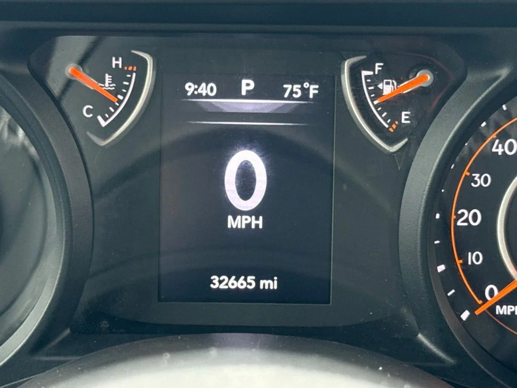 Used 2025 White Jeep Sport S image 22