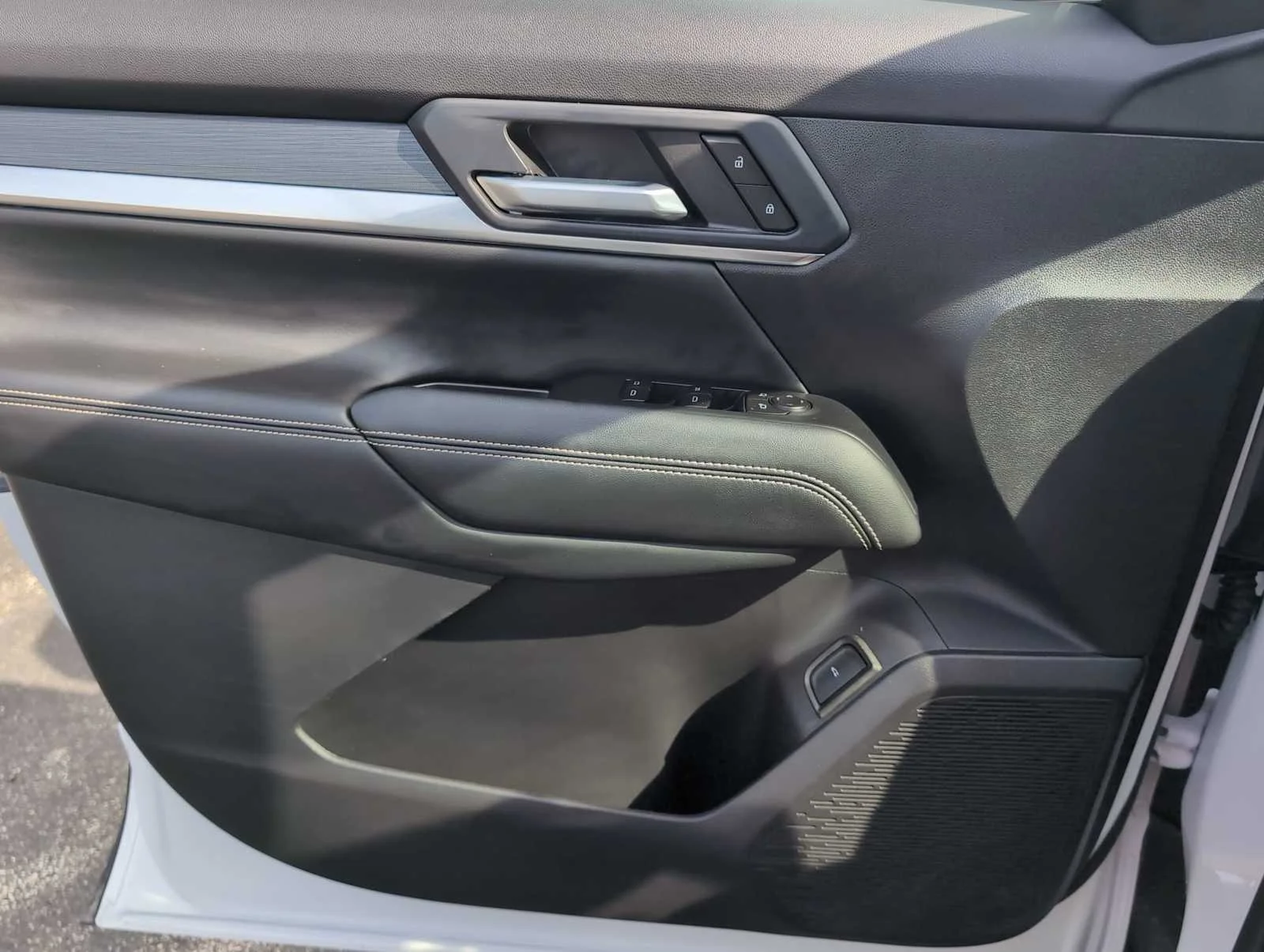 Used 2026 Summit White GMC Elevation image 25