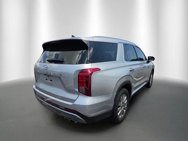 Used 2025 Silver Hyundai SEL image 4