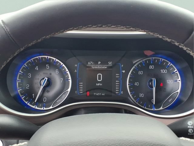 Used 2023  Chrysler LX image 11
