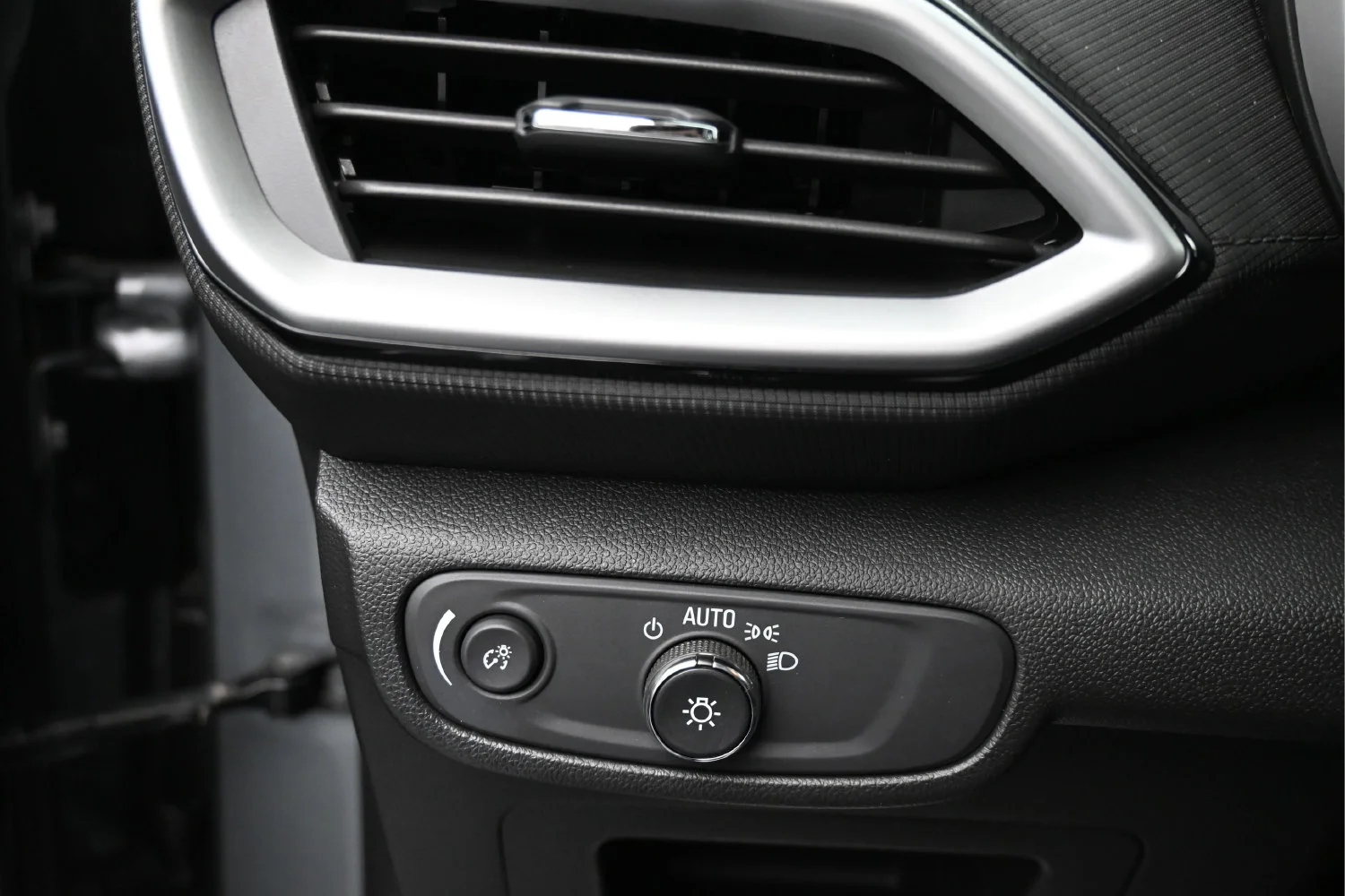 Used 2023 STERLING GRAY METALLIC Chevrolet LS image 20