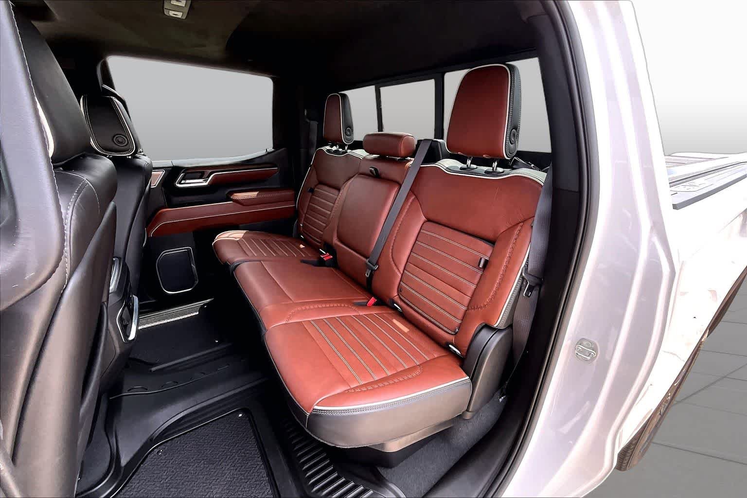 Used 2023 White Frost Tricoat GMC Denali Ultimate image 21