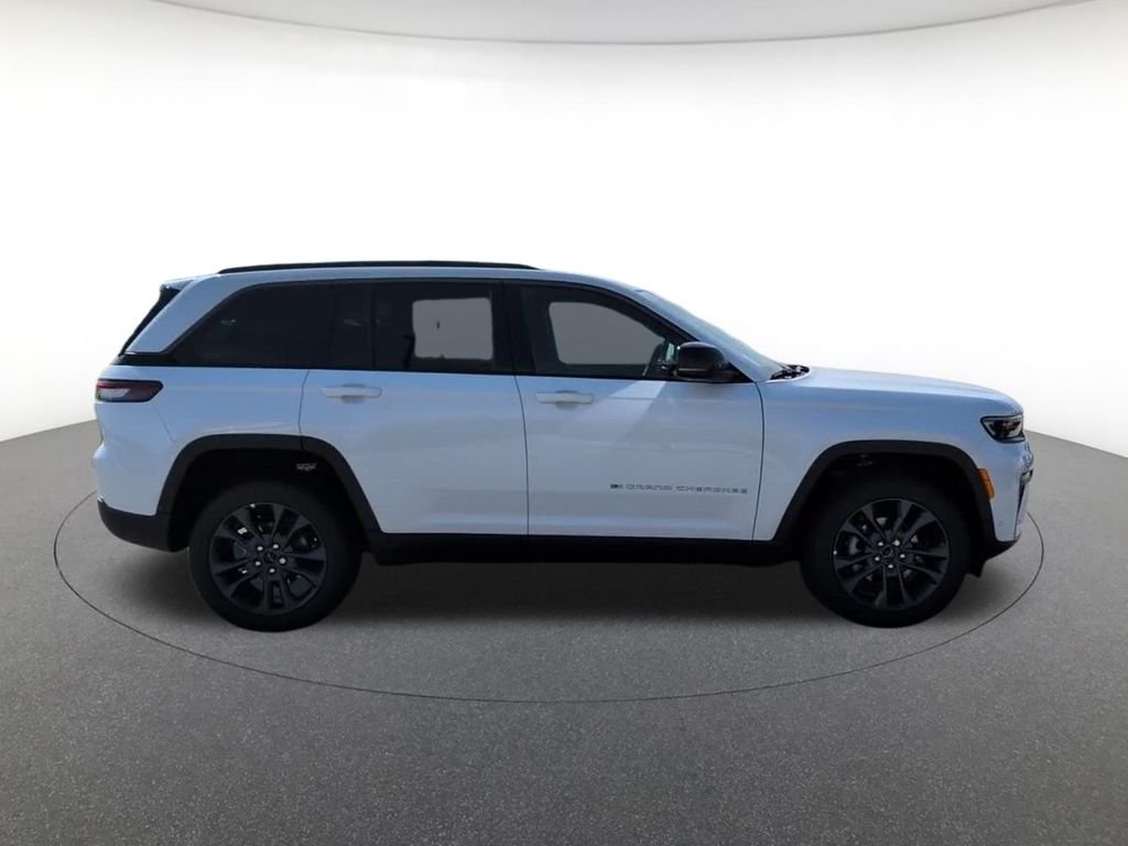 New 2026 White Jeep  image 5
