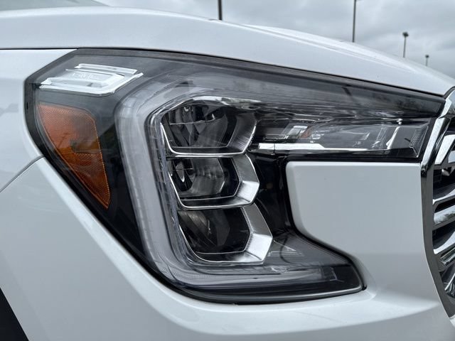 Used 2024 Summit White GMC SLT image 9