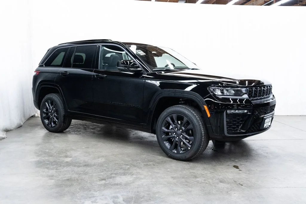 2026 Jeep Grand Cherokee Limited Reserve 4x4's photo