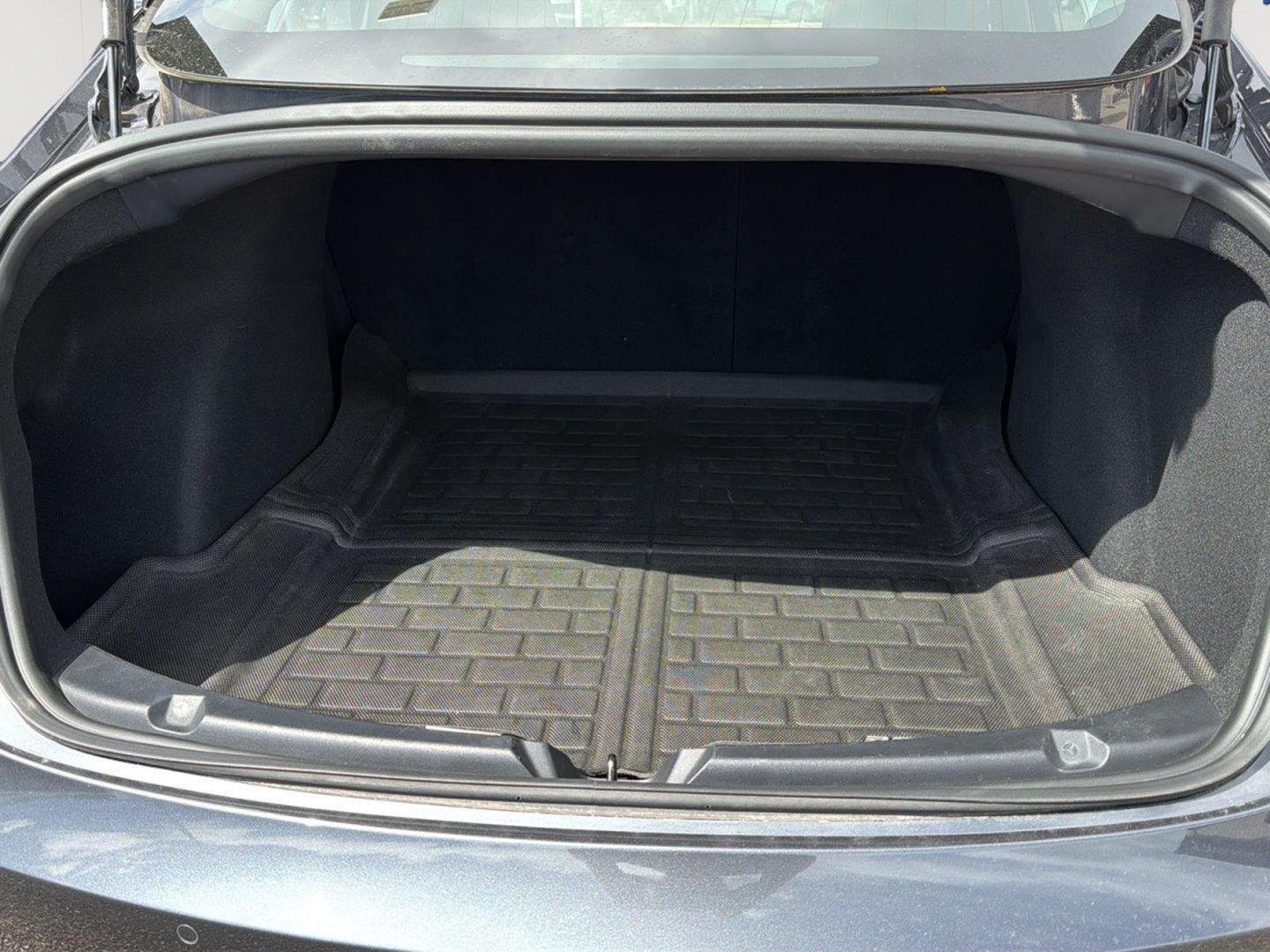 Used 2018  Tesla Long Range Battery image 8