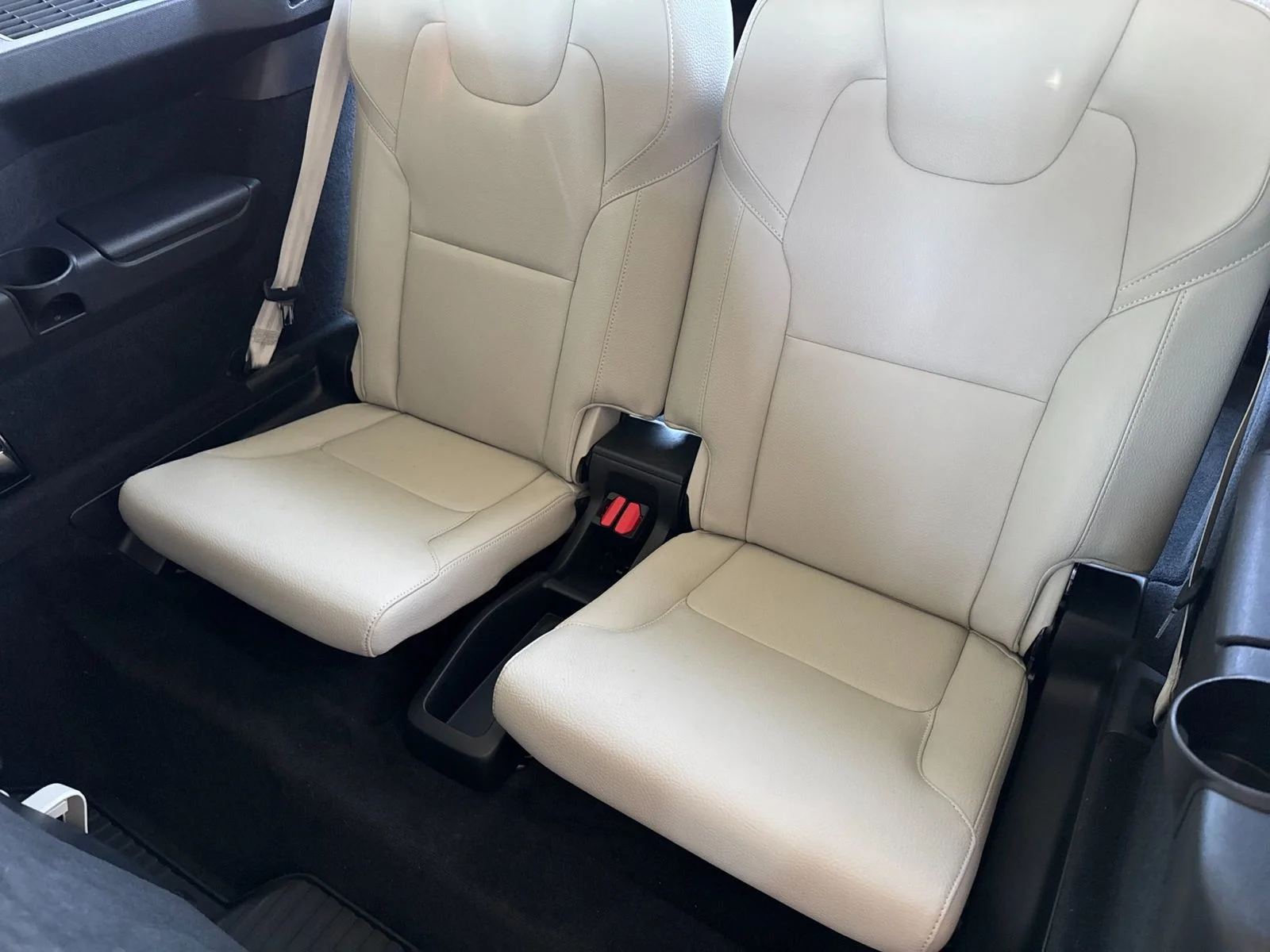 Used 2023 White Volvo T8 Plus Bright Theme 7 Passenger image 17