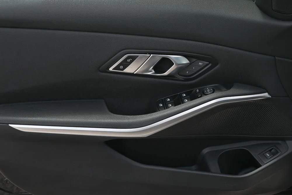 Used 2019 Black BMW 330i image 12