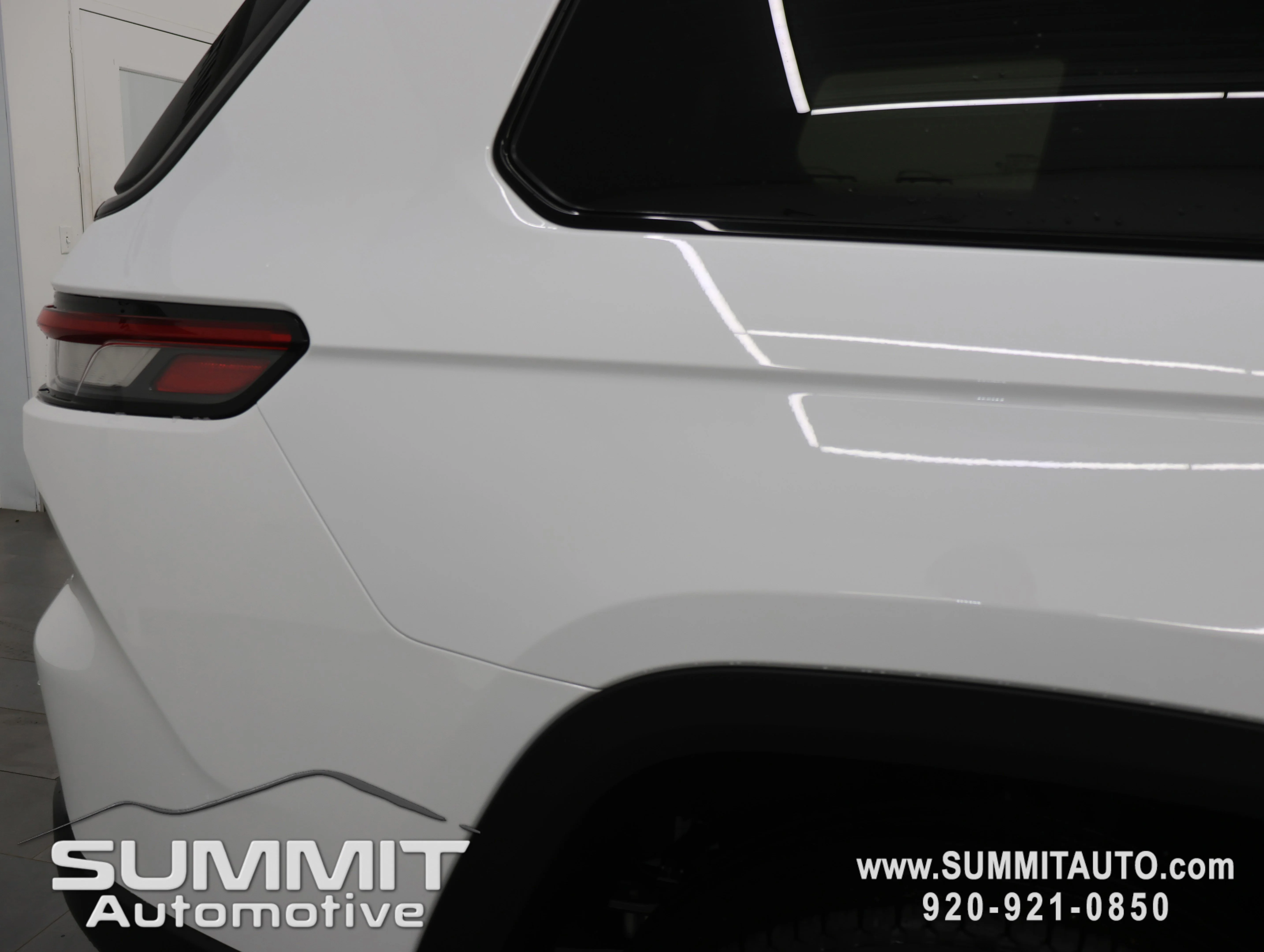 New 2026 Bright White Clear-Coat Exterior Paint Jeep Limited image 26
