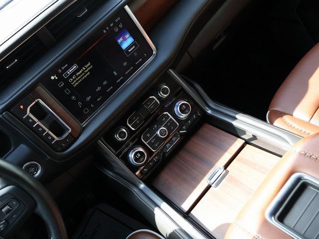 2024 GMC Yukon Denali Ultimate - Photo 28