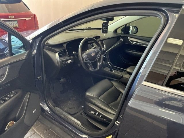 Used 2018 HARBOR BLUE METALLIC Cadillac Luxury FWD image 9