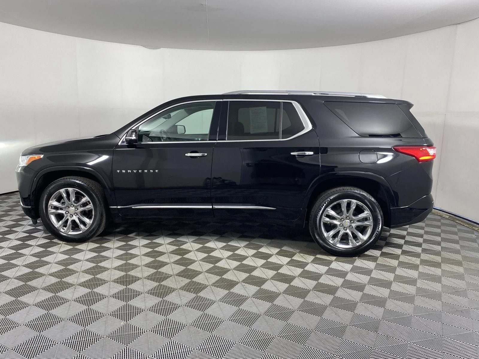 Used 2020 Mosaic Black Metallic Chevrolet High Country image 4