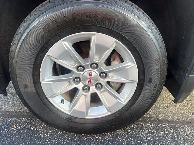 Used 2023 White GMC SLE image 3