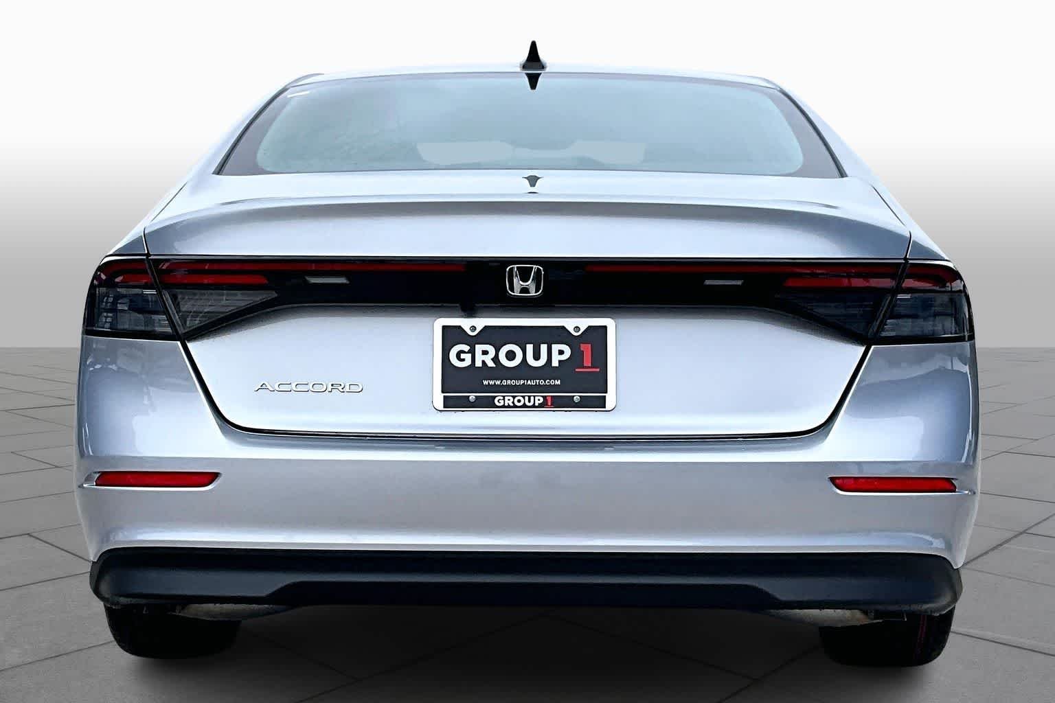 New 2026 Solar Silver Metallic Honda SE image 4