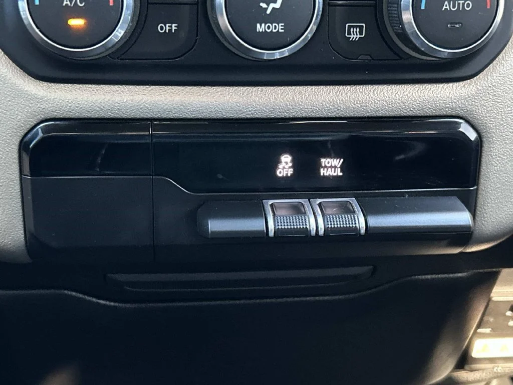 Used 2019 Black Ram Laramie image 39