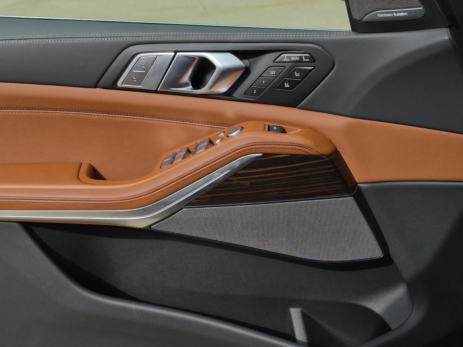 New 2026 Aventurin Red Metallic BMW xDrive40i image 29