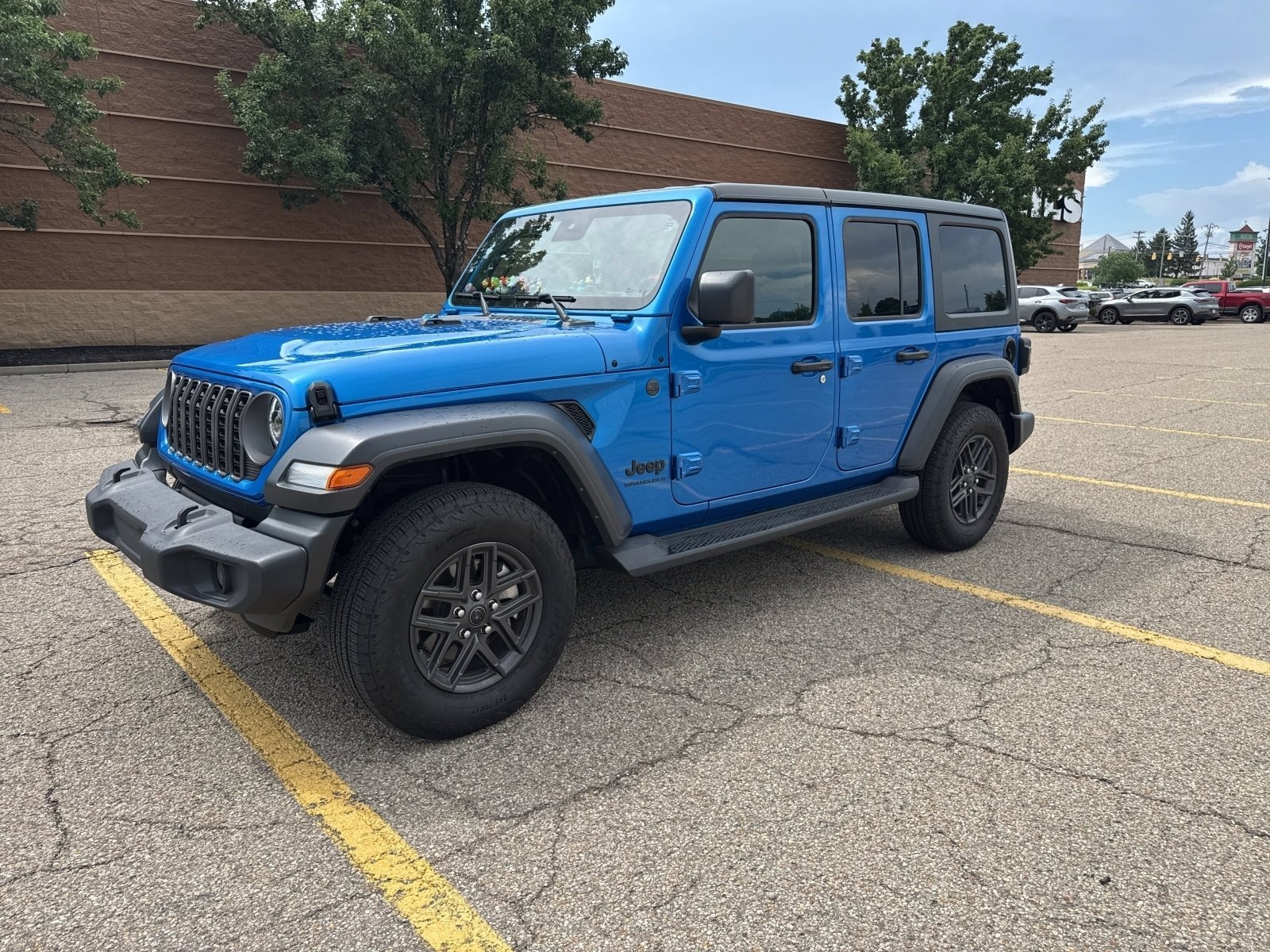 Used 2024 Hydro Blue Pearlcoat Jeep Sport S image 30