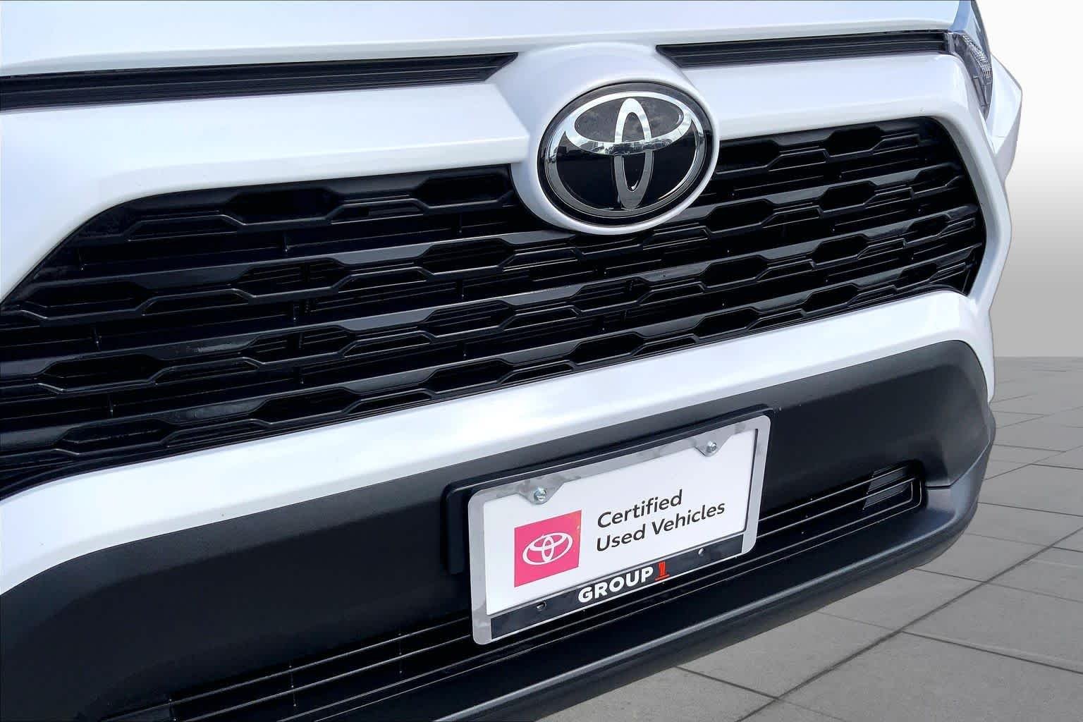 Used 2025 Ice Cap Toyota Hybrid XLE image 29