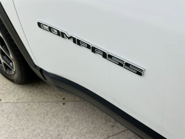 Certified Used 2025 White Jeep Limited 4x4 image 38